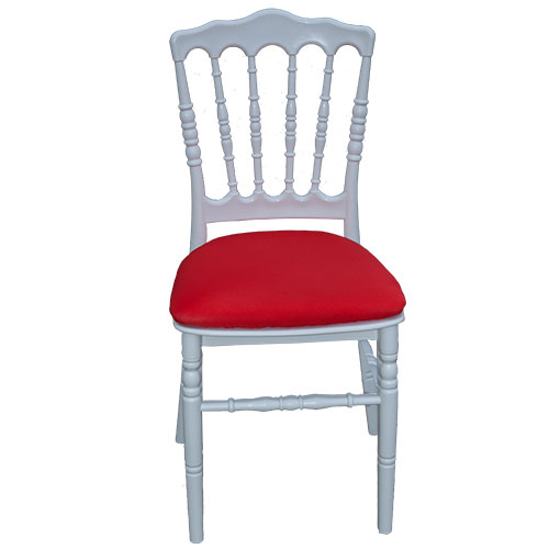 Chaise Napoléon 3 blanche sur house rouge